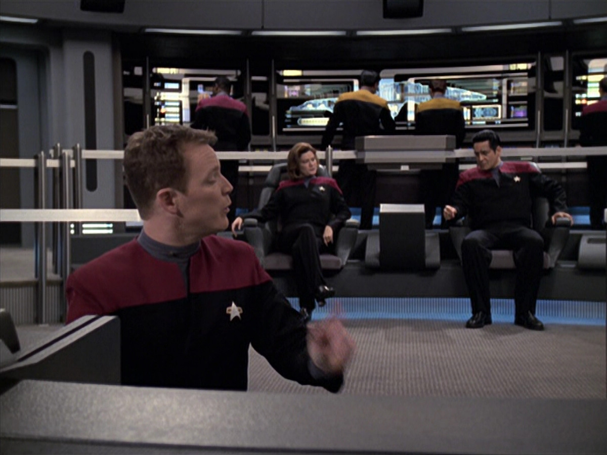 extant_StarTrek_VOY_6x25-TheHauntingOfDeckTwelve_01159.jpg