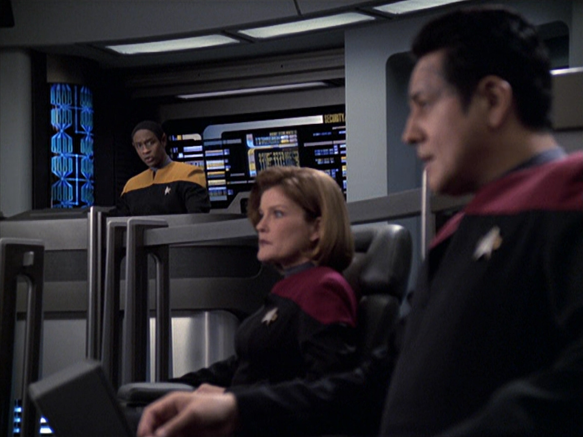 extant_StarTrek_VOY_6x25-TheHauntingOfDeckTwelve_01168.jpg