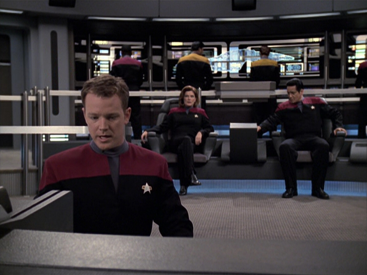 extant_StarTrek_VOY_6x25-TheHauntingOfDeckTwelve_01171.jpg