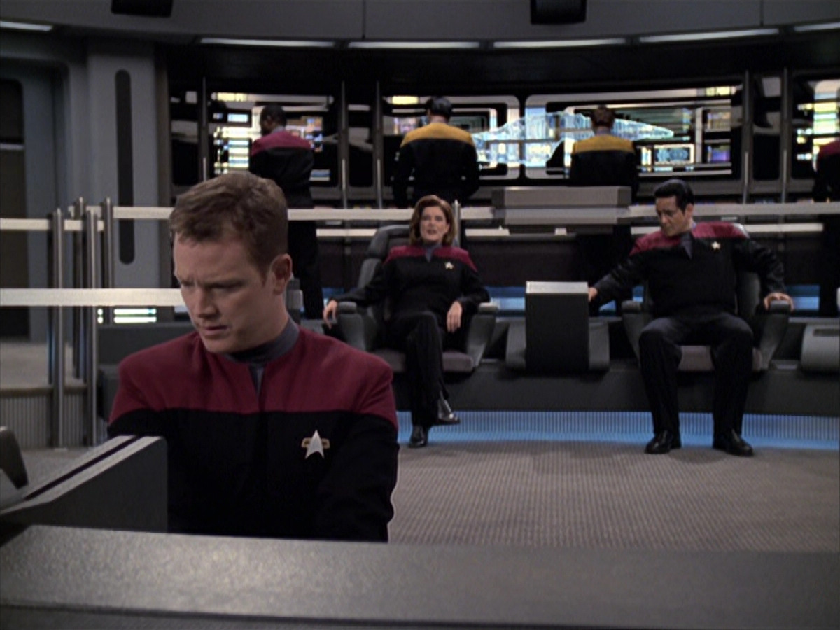 extant_StarTrek_VOY_6x25-TheHauntingOfDeckTwelve_01172.jpg