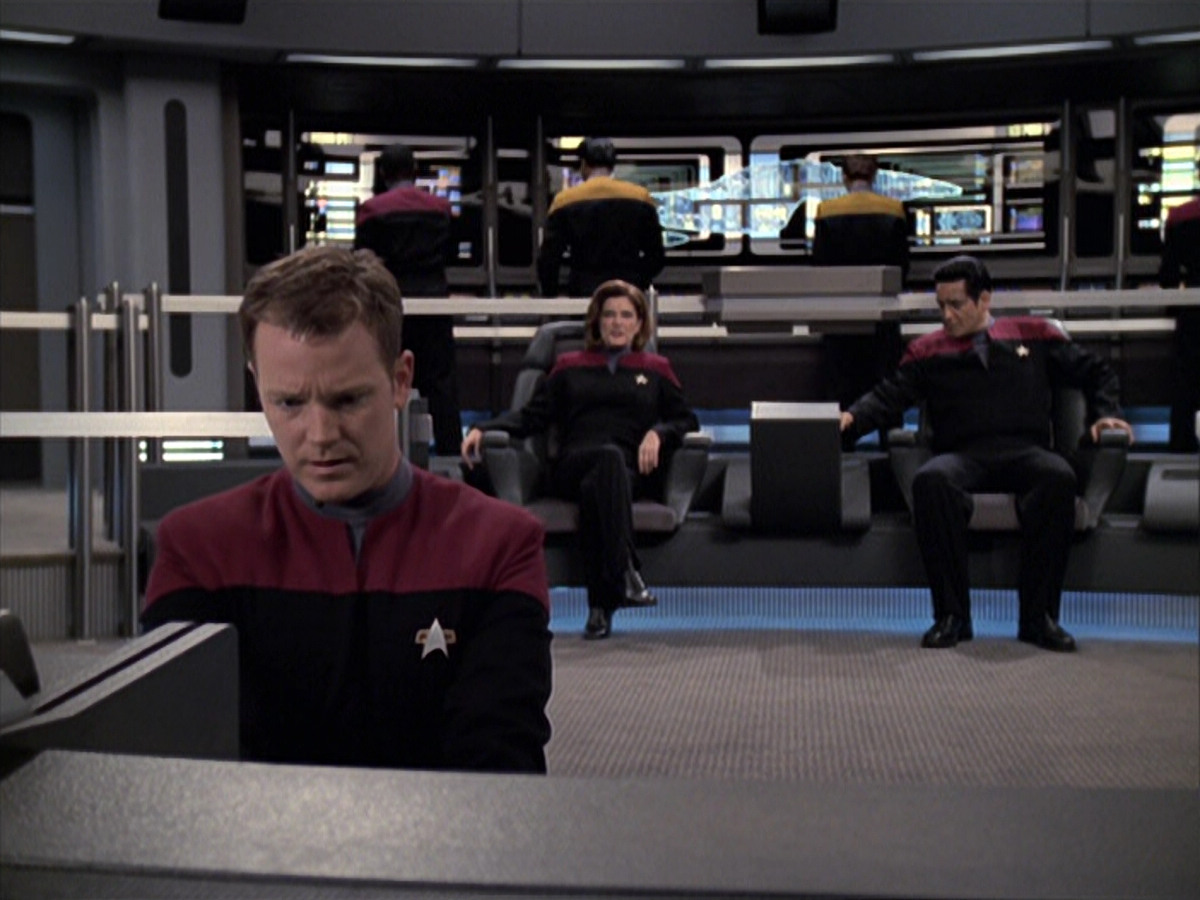 extant_StarTrek_VOY_6x25-TheHauntingOfDeckTwelve_01173.jpg
