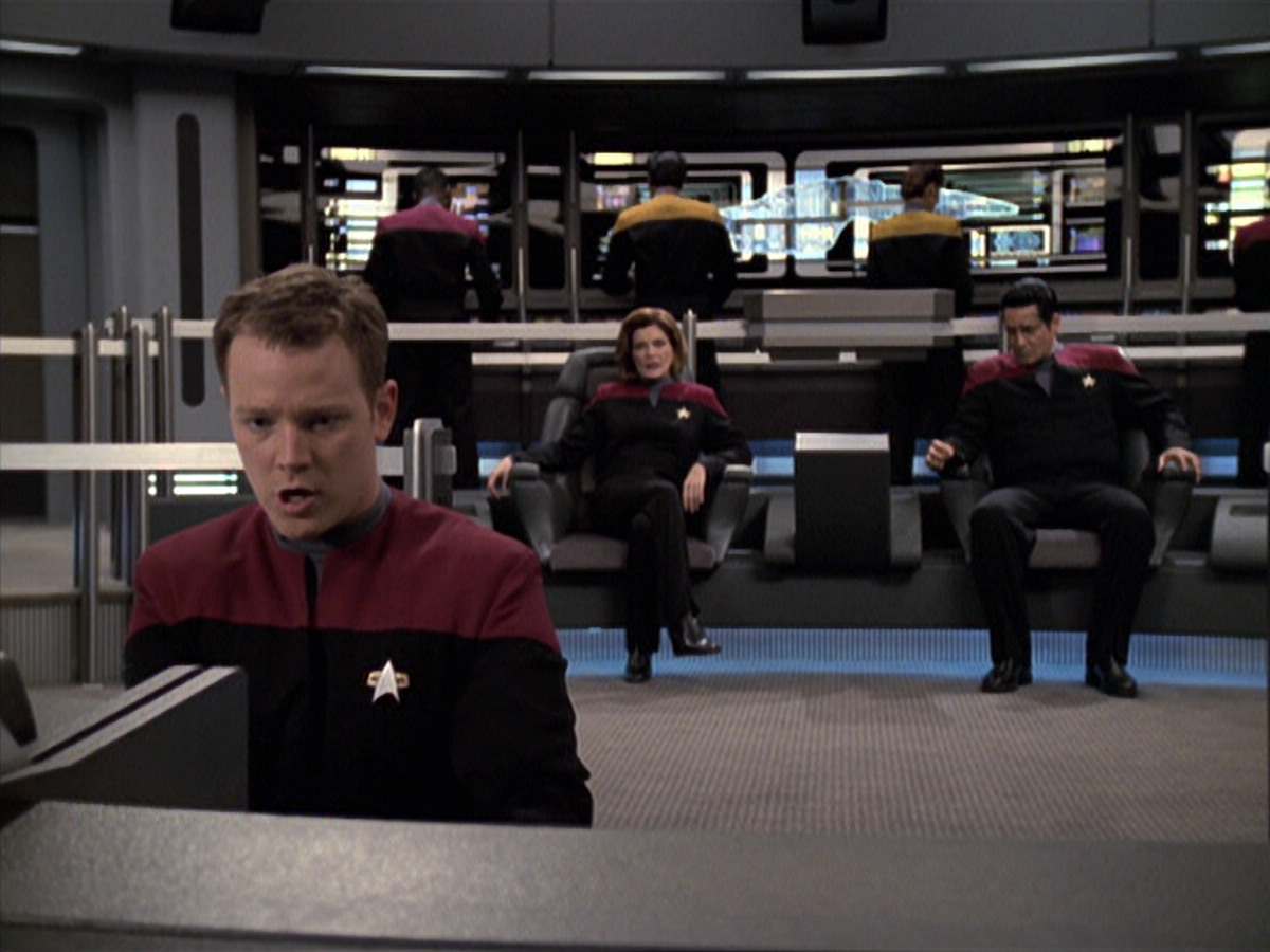 extant_StarTrek_VOY_6x25-TheHauntingOfDeckTwelve_01189.jpg