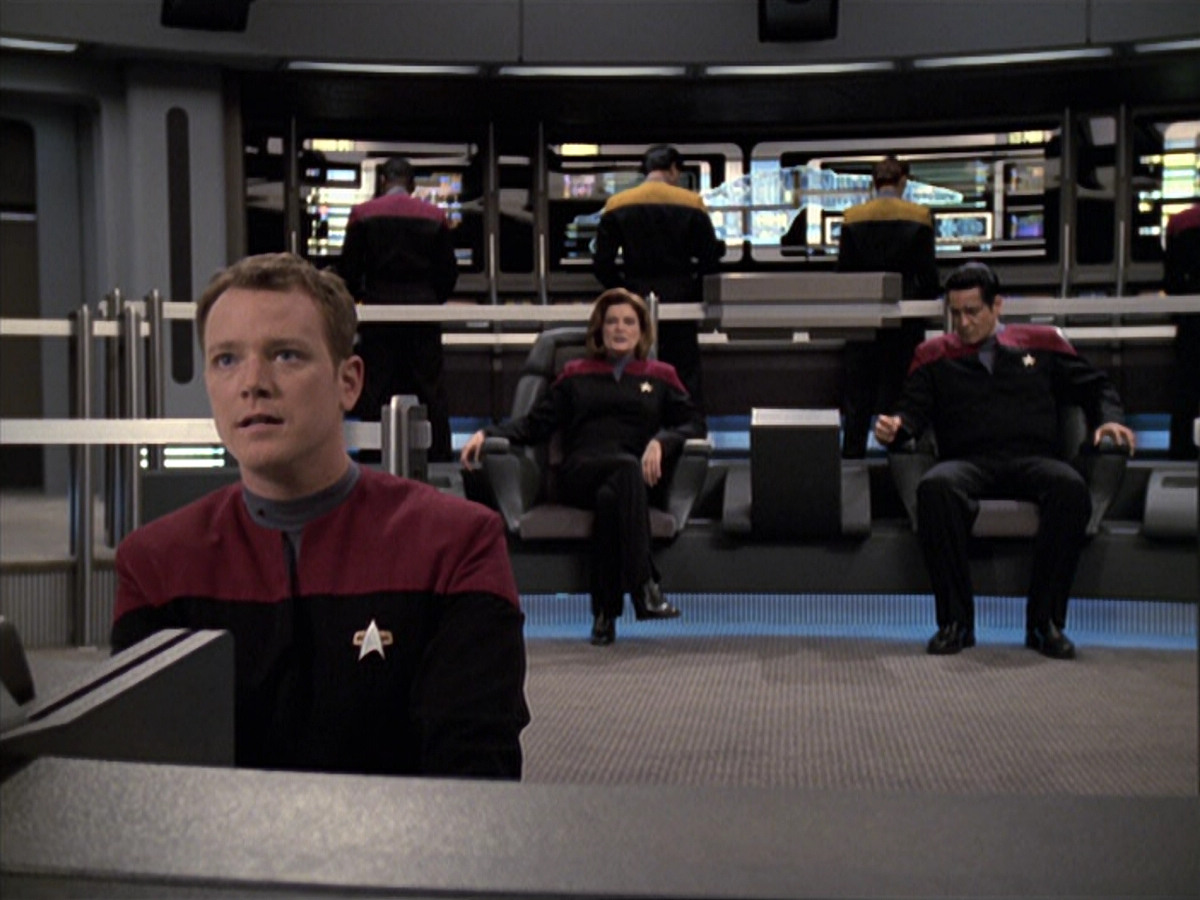 extant_StarTrek_VOY_6x25-TheHauntingOfDeckTwelve_01191.jpg