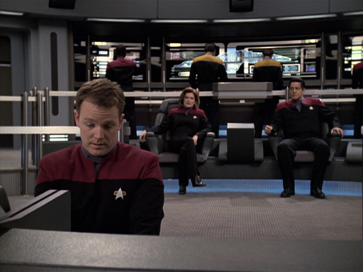 extant_StarTrek_VOY_6x25-TheHauntingOfDeckTwelve_01193.jpg