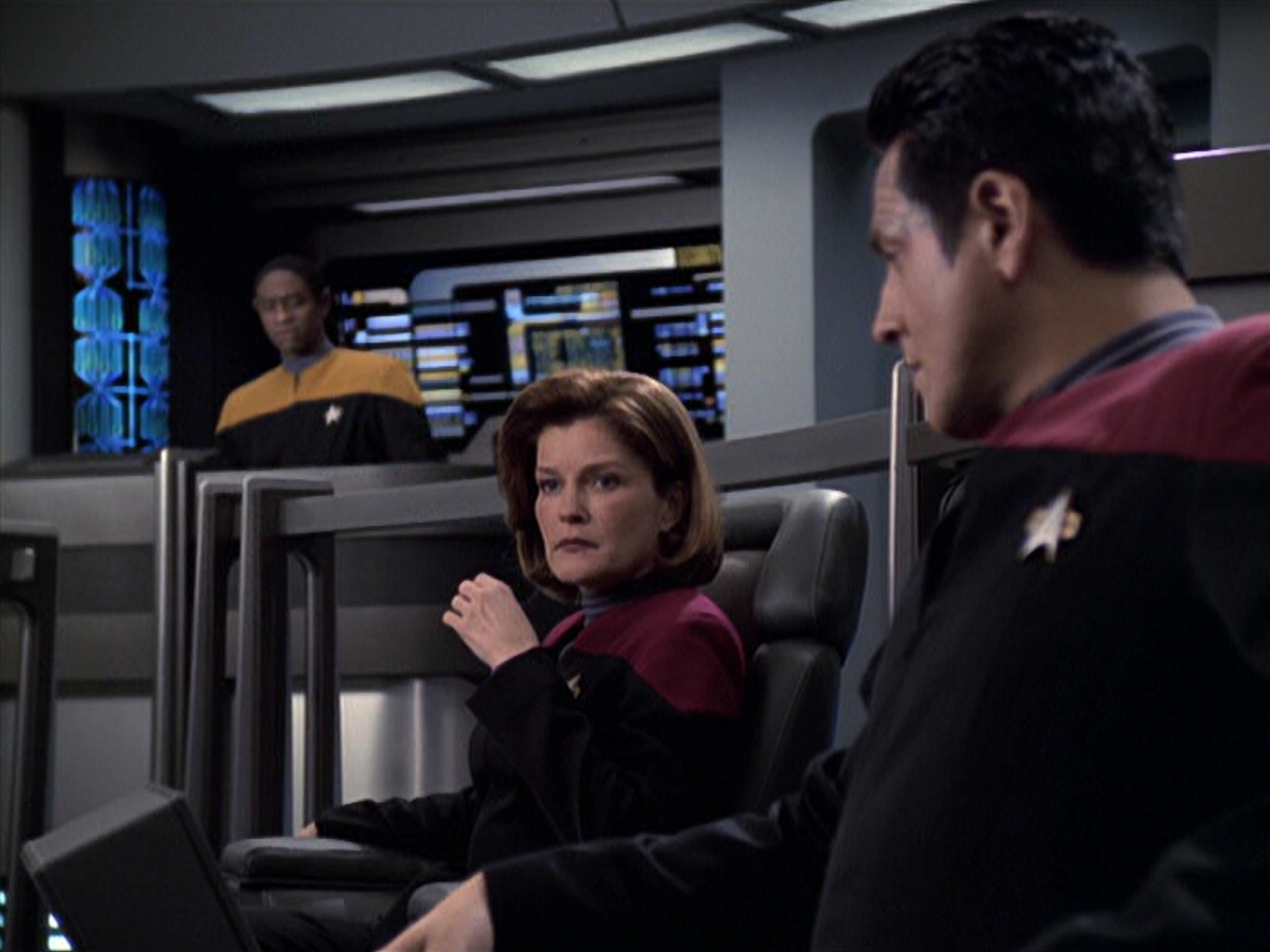 extant_StarTrek_VOY_6x25-TheHauntingOfDeckTwelve_01206.jpg