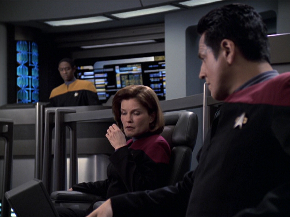 extant_StarTrek_VOY_6x25-TheHauntingOfDeckTwelve_01207.jpg
