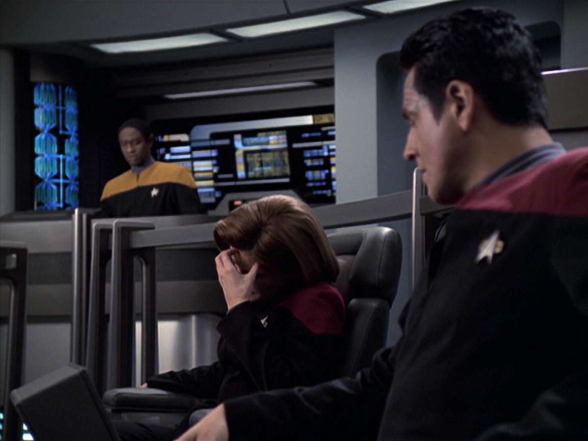 extant_StarTrek_VOY_6x25-TheHauntingOfDeckTwelve_01209.jpg