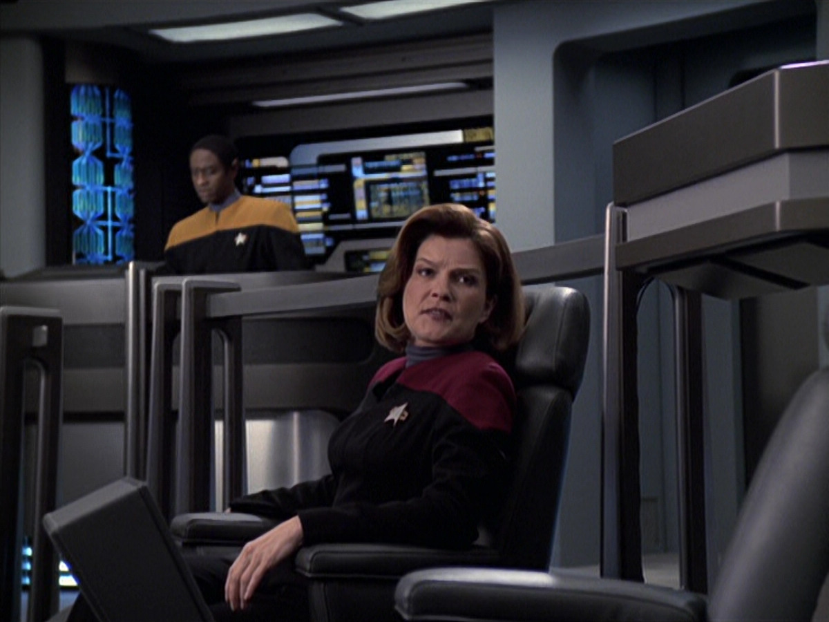 extant_StarTrek_VOY_6x25-TheHauntingOfDeckTwelve_01214.jpg