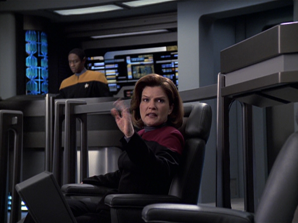 extant_StarTrek_VOY_6x25-TheHauntingOfDeckTwelve_01215.jpg