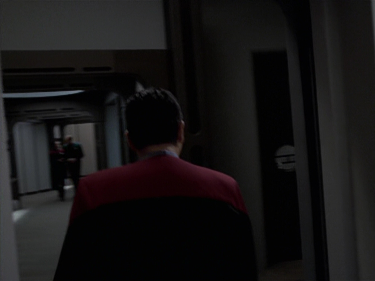 extant_StarTrek_VOY_6x25-TheHauntingOfDeckTwelve_01226.jpg