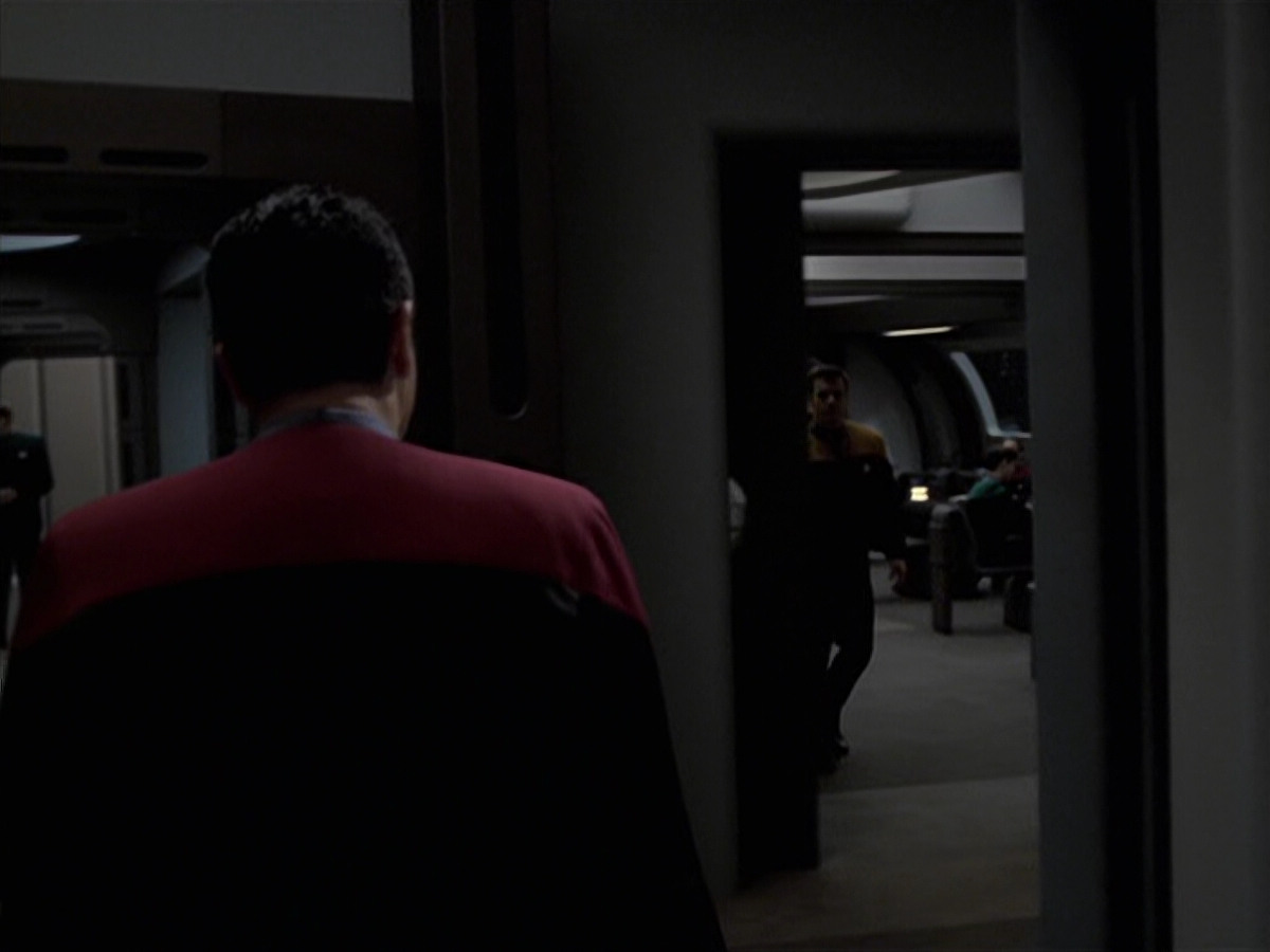 extant_StarTrek_VOY_6x25-TheHauntingOfDeckTwelve_01227.jpg