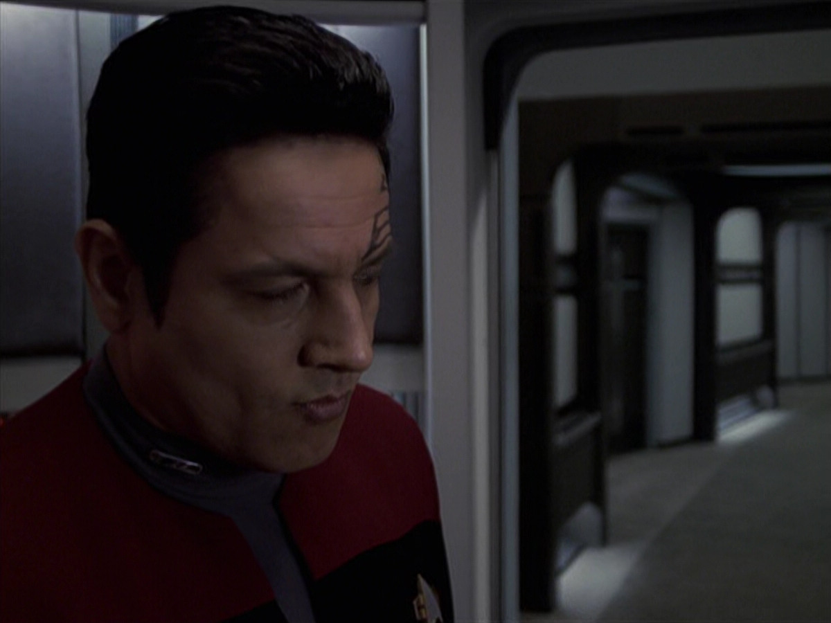 extant_StarTrek_VOY_6x25-TheHauntingOfDeckTwelve_01238.jpg