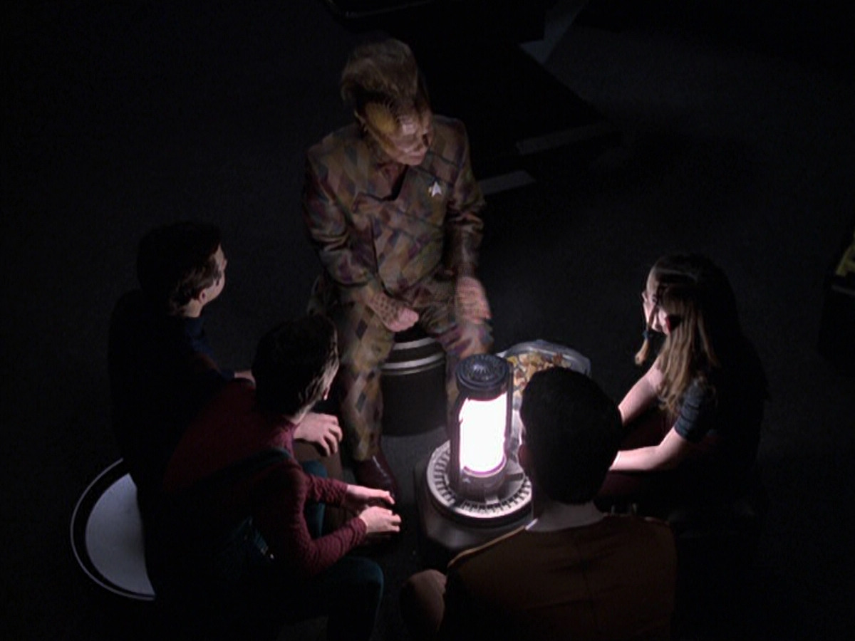 extant_StarTrek_VOY_6x25-TheHauntingOfDeckTwelve_01249.jpg