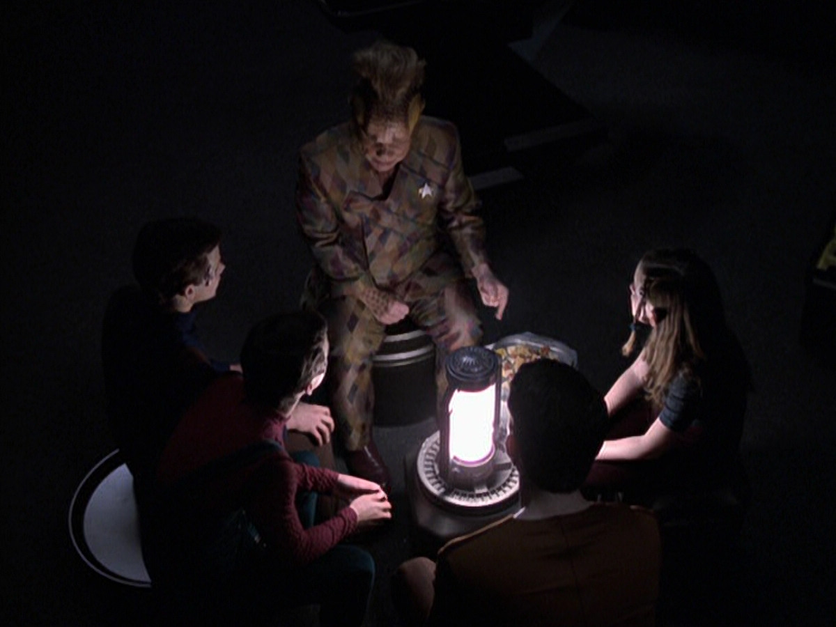 extant_StarTrek_VOY_6x25-TheHauntingOfDeckTwelve_01250.jpg