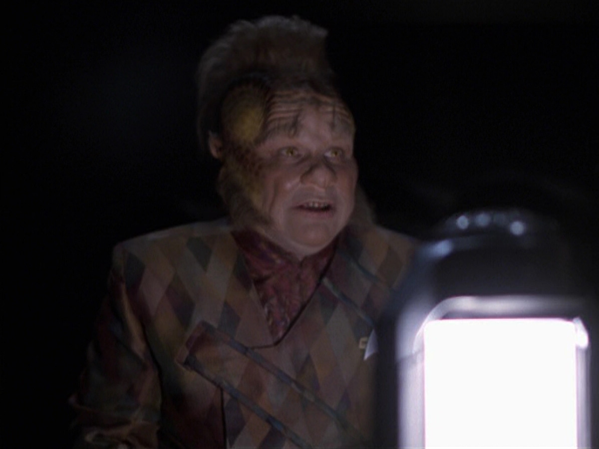 extant_StarTrek_VOY_6x25-TheHauntingOfDeckTwelve_01264.jpg