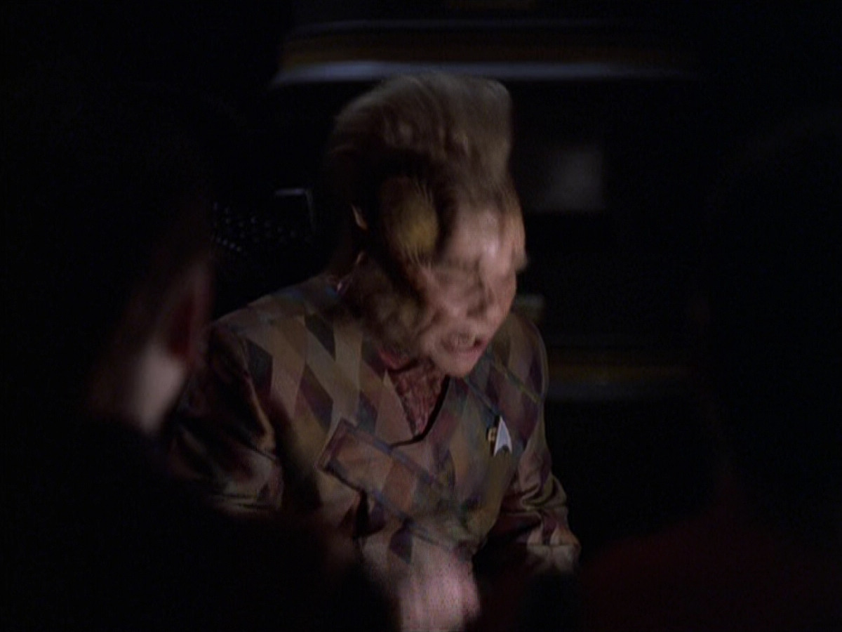 extant_StarTrek_VOY_6x25-TheHauntingOfDeckTwelve_01275.jpg