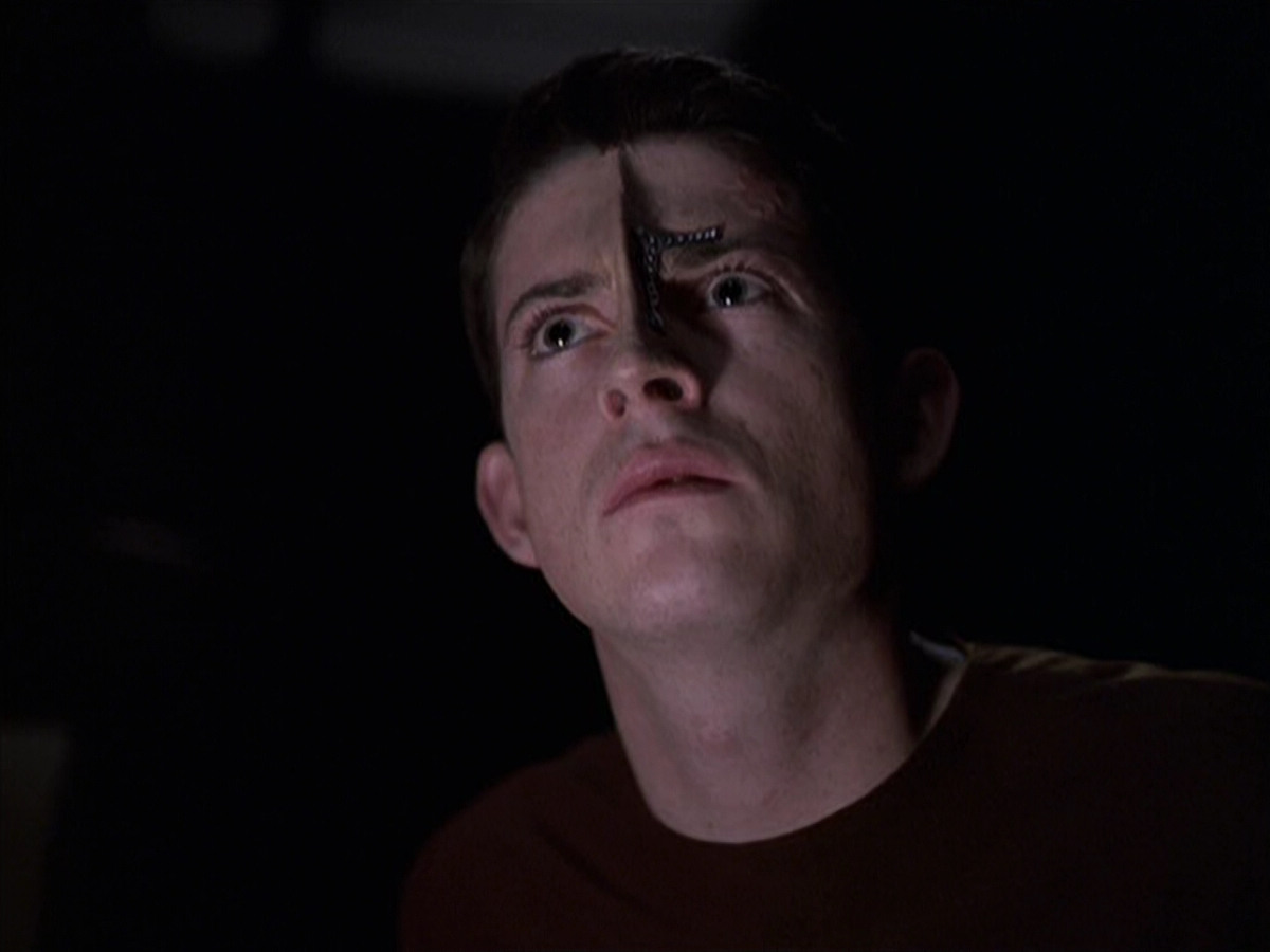 extant_StarTrek_VOY_6x25-TheHauntingOfDeckTwelve_01282.jpg
