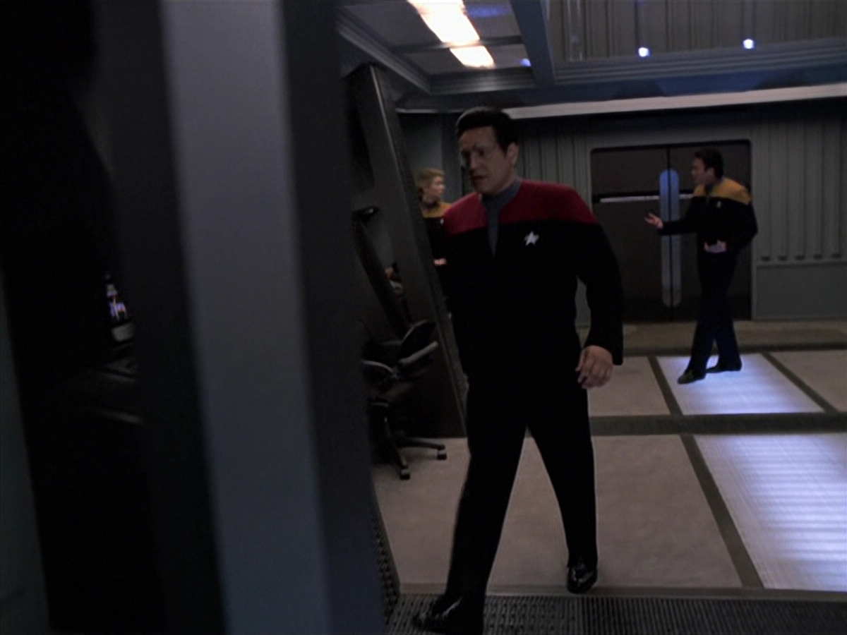 extant_StarTrek_VOY_6x25-TheHauntingOfDeckTwelve_01295.jpg