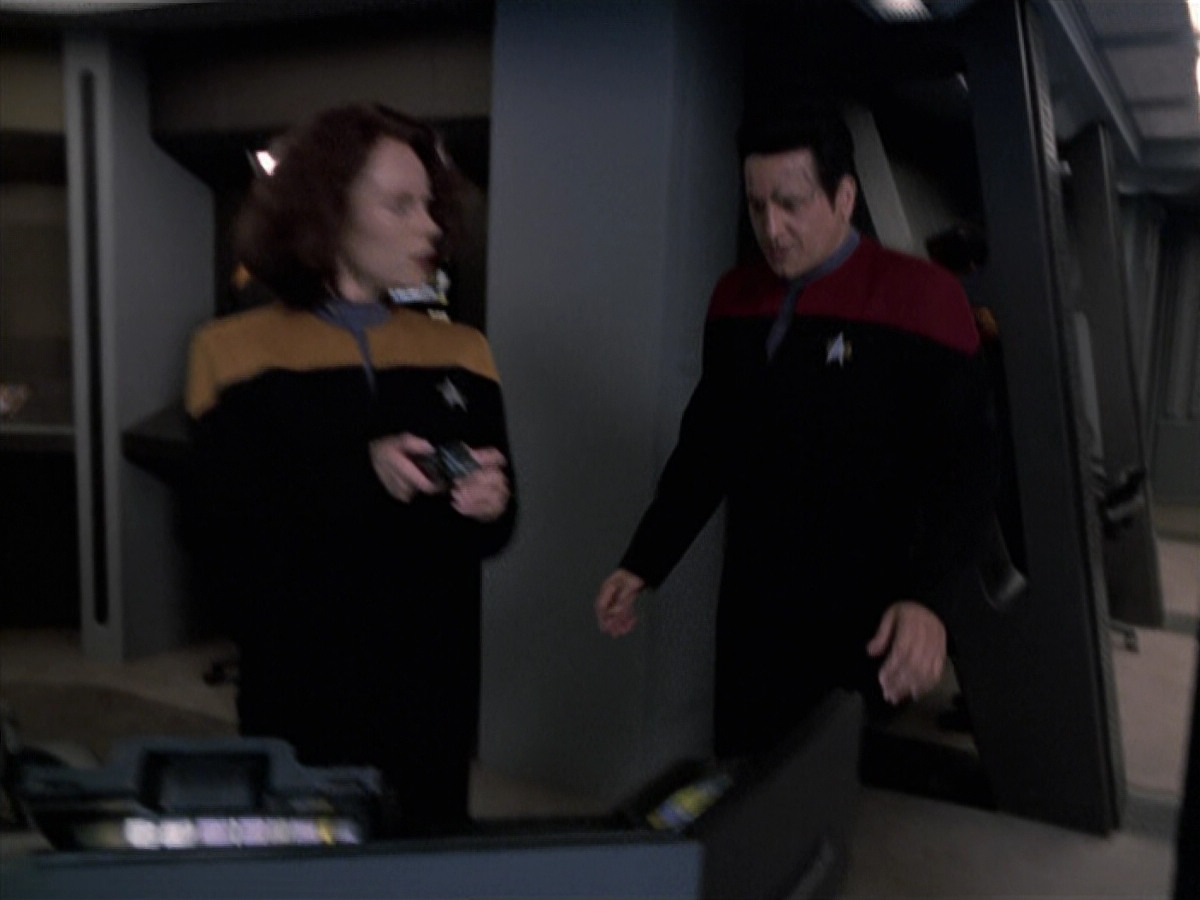 extant_StarTrek_VOY_6x25-TheHauntingOfDeckTwelve_01297.jpg