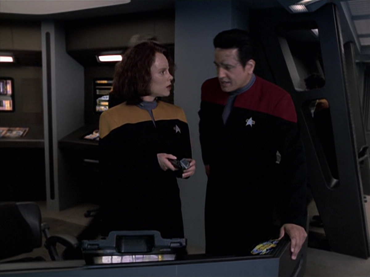 extant_StarTrek_VOY_6x25-TheHauntingOfDeckTwelve_01298.jpg