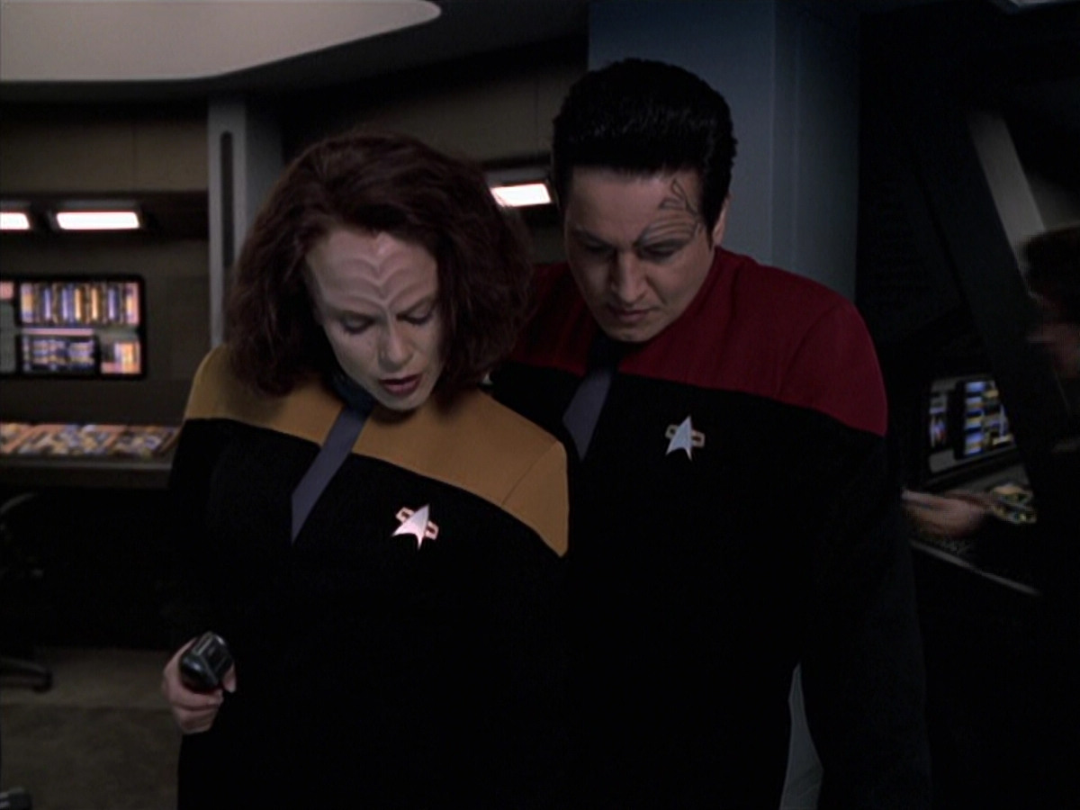 extant_StarTrek_VOY_6x25-TheHauntingOfDeckTwelve_01305.jpg