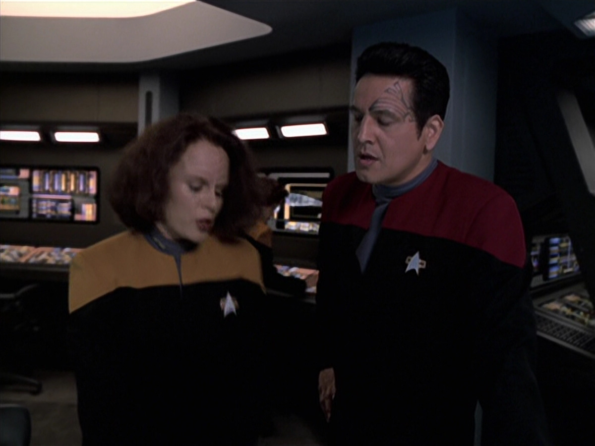 extant_StarTrek_VOY_6x25-TheHauntingOfDeckTwelve_01315.jpg