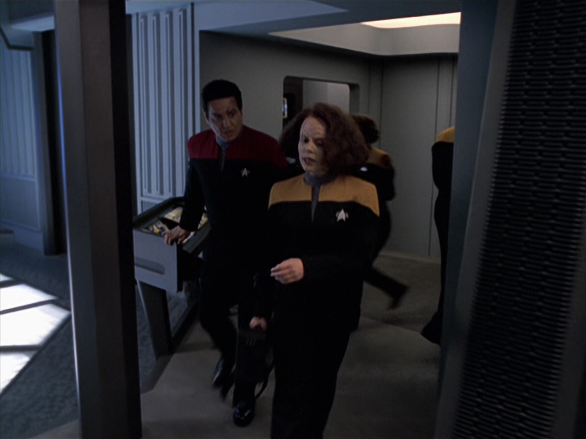 extant_StarTrek_VOY_6x25-TheHauntingOfDeckTwelve_01318.jpg