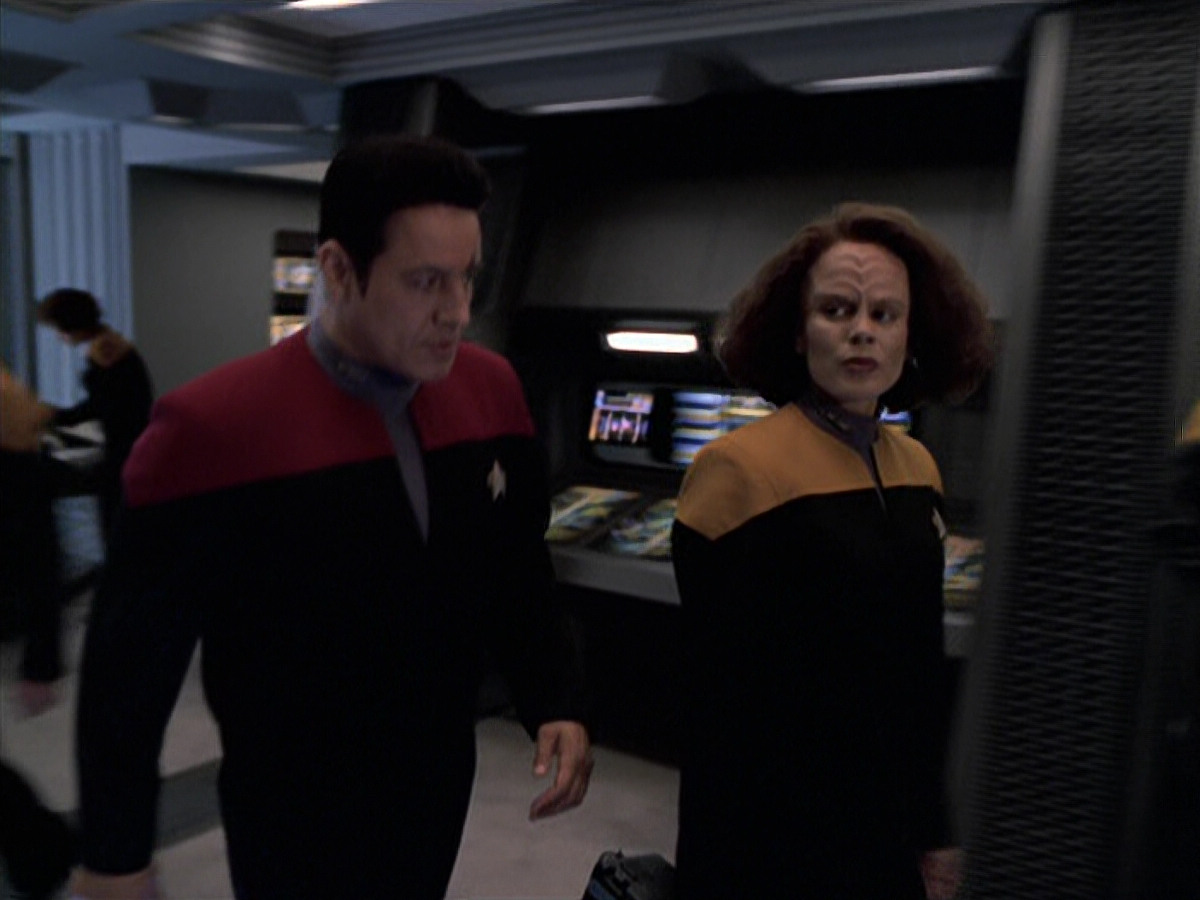 extant_StarTrek_VOY_6x25-TheHauntingOfDeckTwelve_01321.jpg