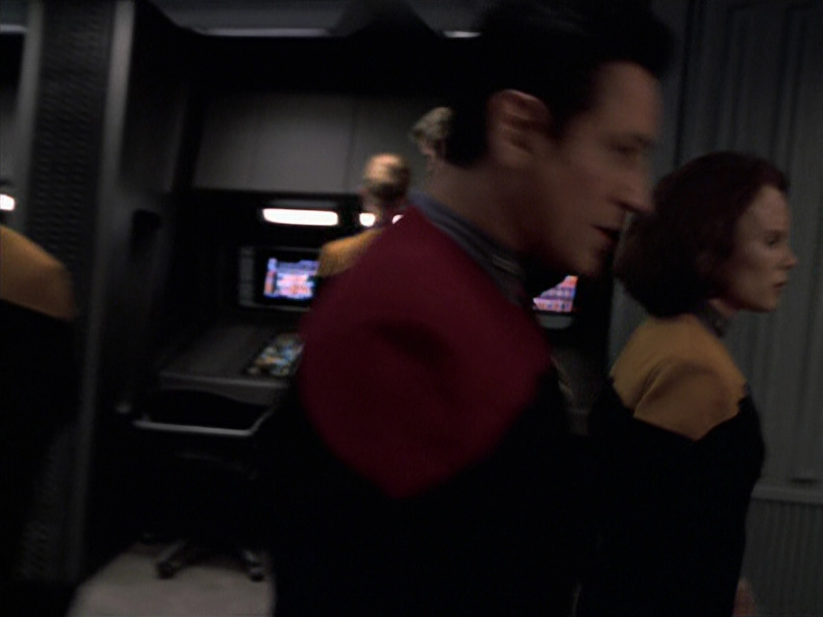 extant_StarTrek_VOY_6x25-TheHauntingOfDeckTwelve_01323.jpg