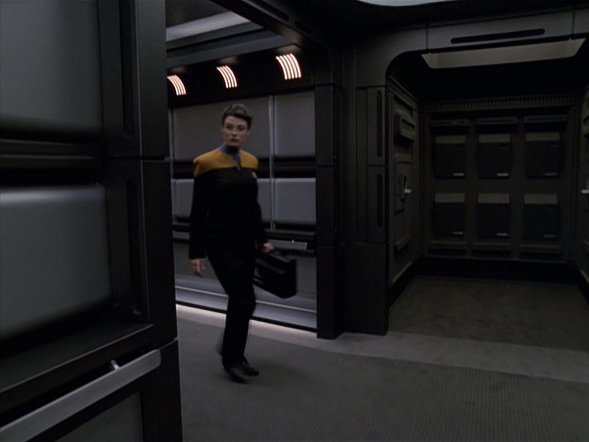 extant_StarTrek_VOY_6x25-TheHauntingOfDeckTwelve_01325.jpg