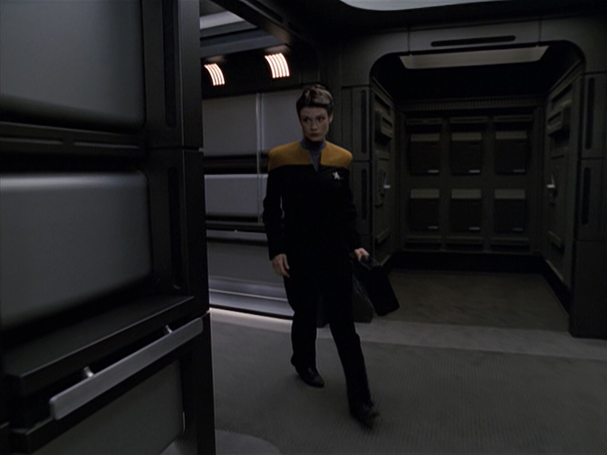 extant_StarTrek_VOY_6x25-TheHauntingOfDeckTwelve_01326.jpg