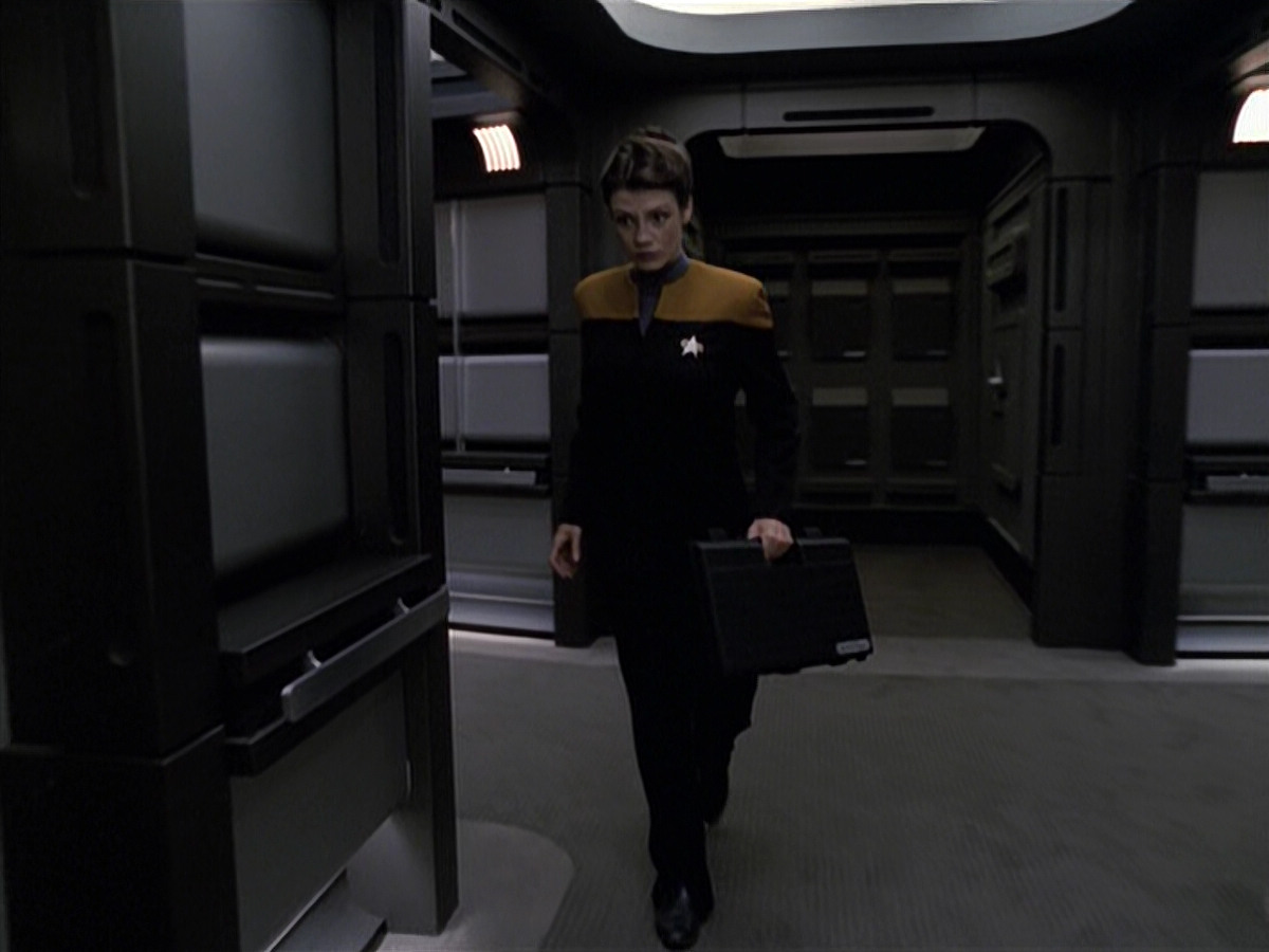extant_StarTrek_VOY_6x25-TheHauntingOfDeckTwelve_01327.jpg