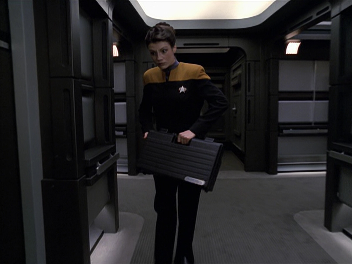 extant_StarTrek_VOY_6x25-TheHauntingOfDeckTwelve_01328.jpg