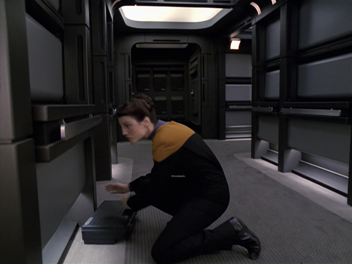 extant_StarTrek_VOY_6x25-TheHauntingOfDeckTwelve_01331.jpg