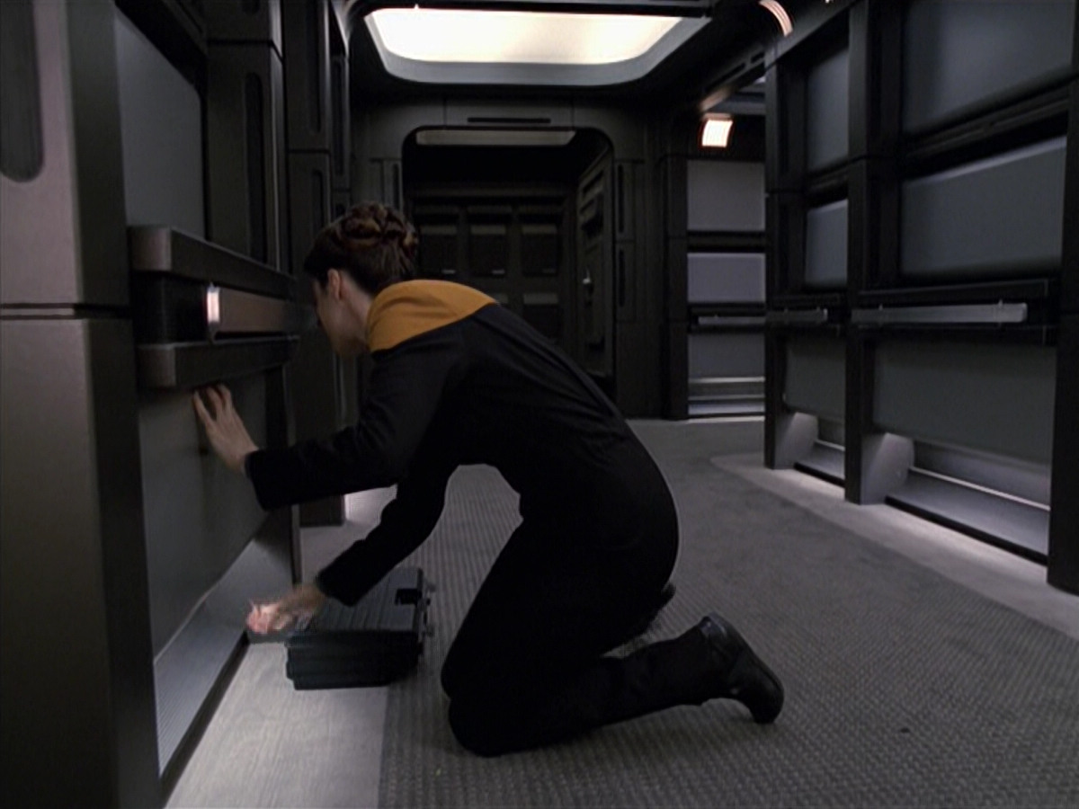 extant_StarTrek_VOY_6x25-TheHauntingOfDeckTwelve_01332.jpg