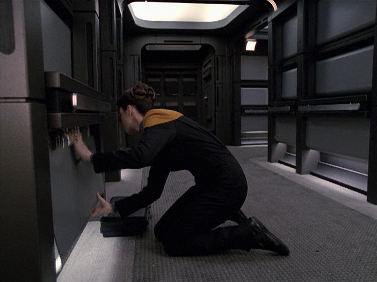 extant_StarTrek_VOY_6x25-TheHauntingOfDeckTwelve_01333.jpg