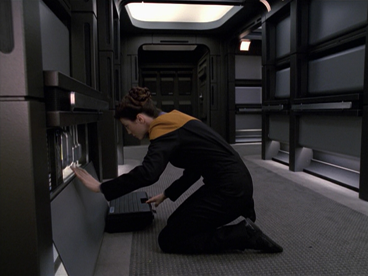 extant_StarTrek_VOY_6x25-TheHauntingOfDeckTwelve_01335.jpg