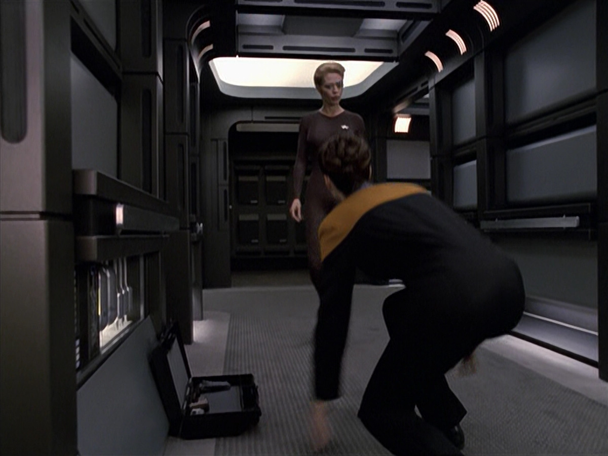 extant_StarTrek_VOY_6x25-TheHauntingOfDeckTwelve_01339.jpg