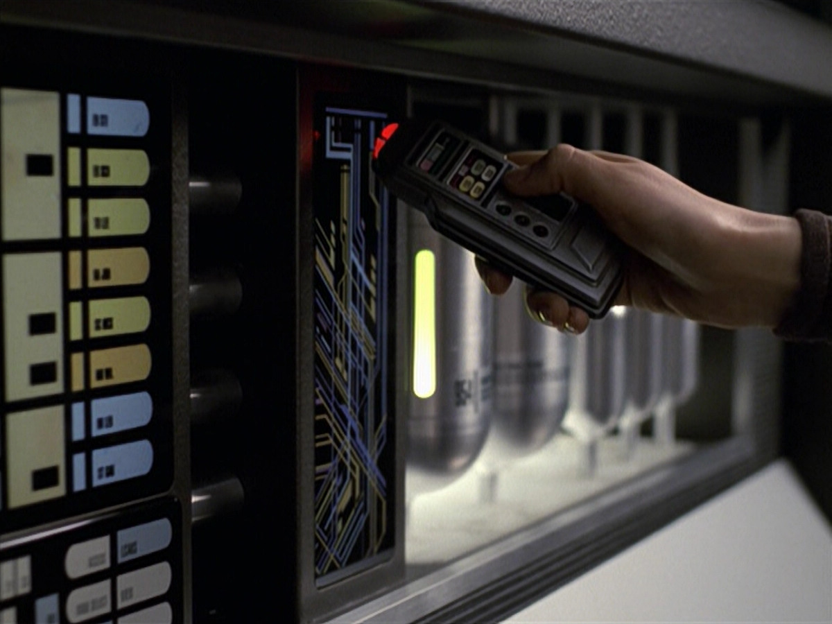 extant_StarTrek_VOY_6x25-TheHauntingOfDeckTwelve_01351.jpg