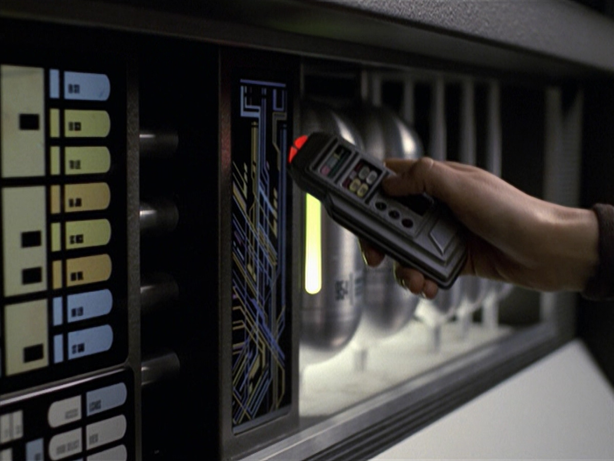 extant_StarTrek_VOY_6x25-TheHauntingOfDeckTwelve_01352.jpg