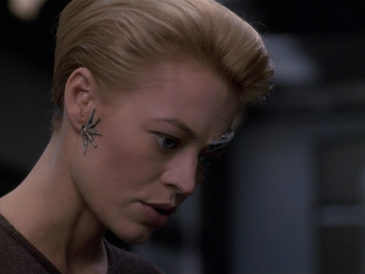 extant_StarTrek_VOY_6x25-TheHauntingOfDeckTwelve_01357.jpg