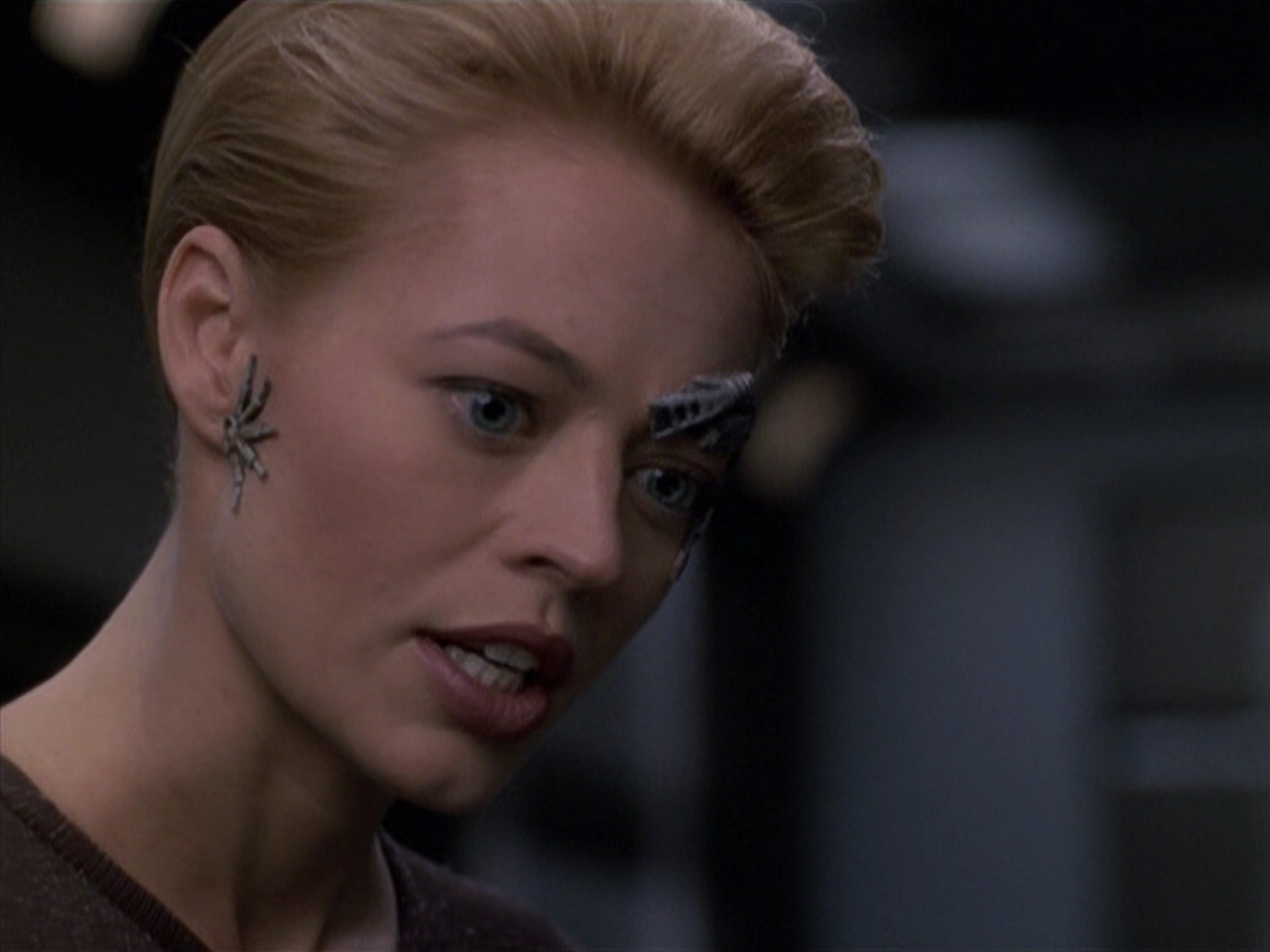 extant_StarTrek_VOY_6x25-TheHauntingOfDeckTwelve_01358.jpg