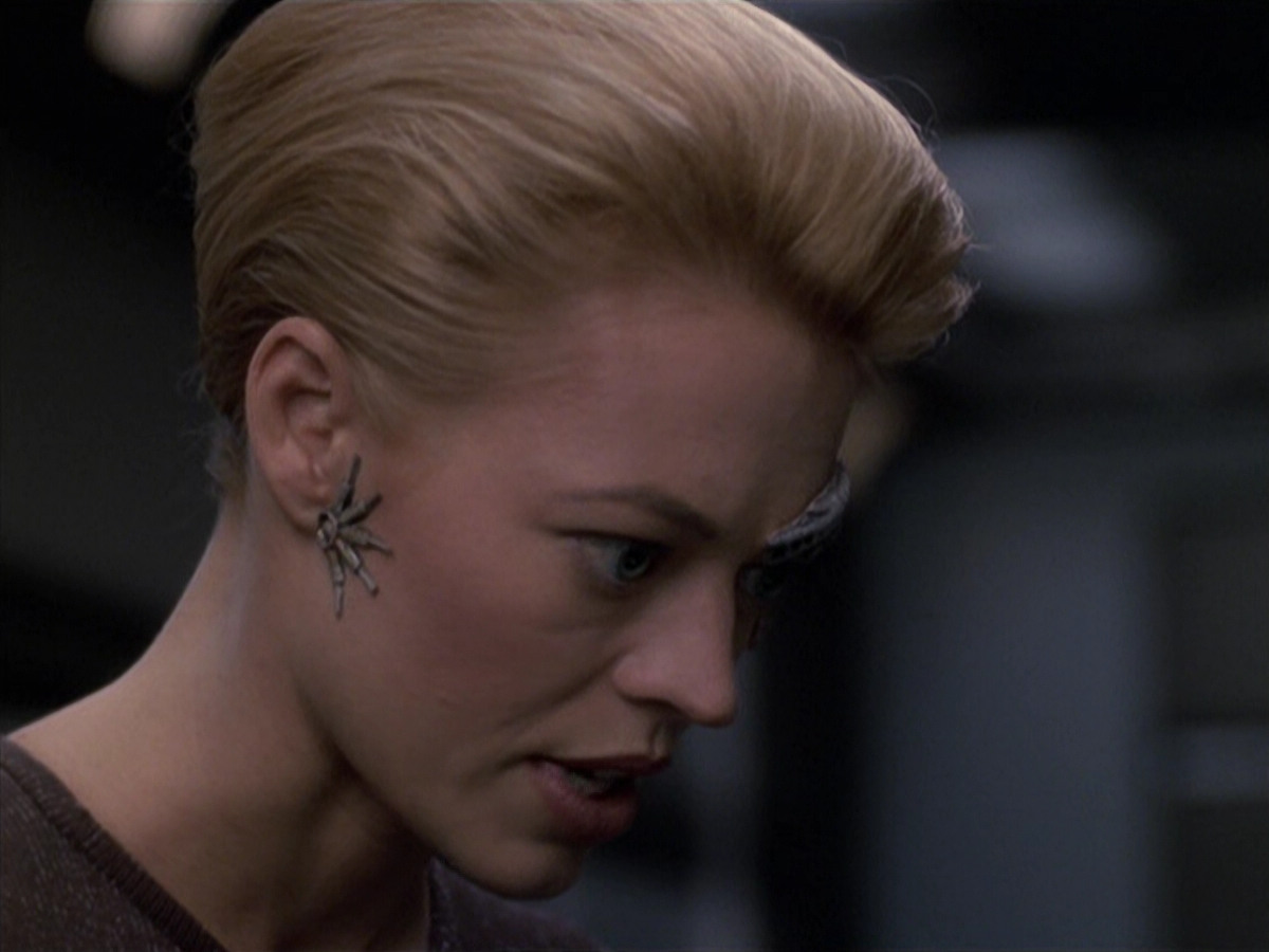 extant_StarTrek_VOY_6x25-TheHauntingOfDeckTwelve_01362.jpg