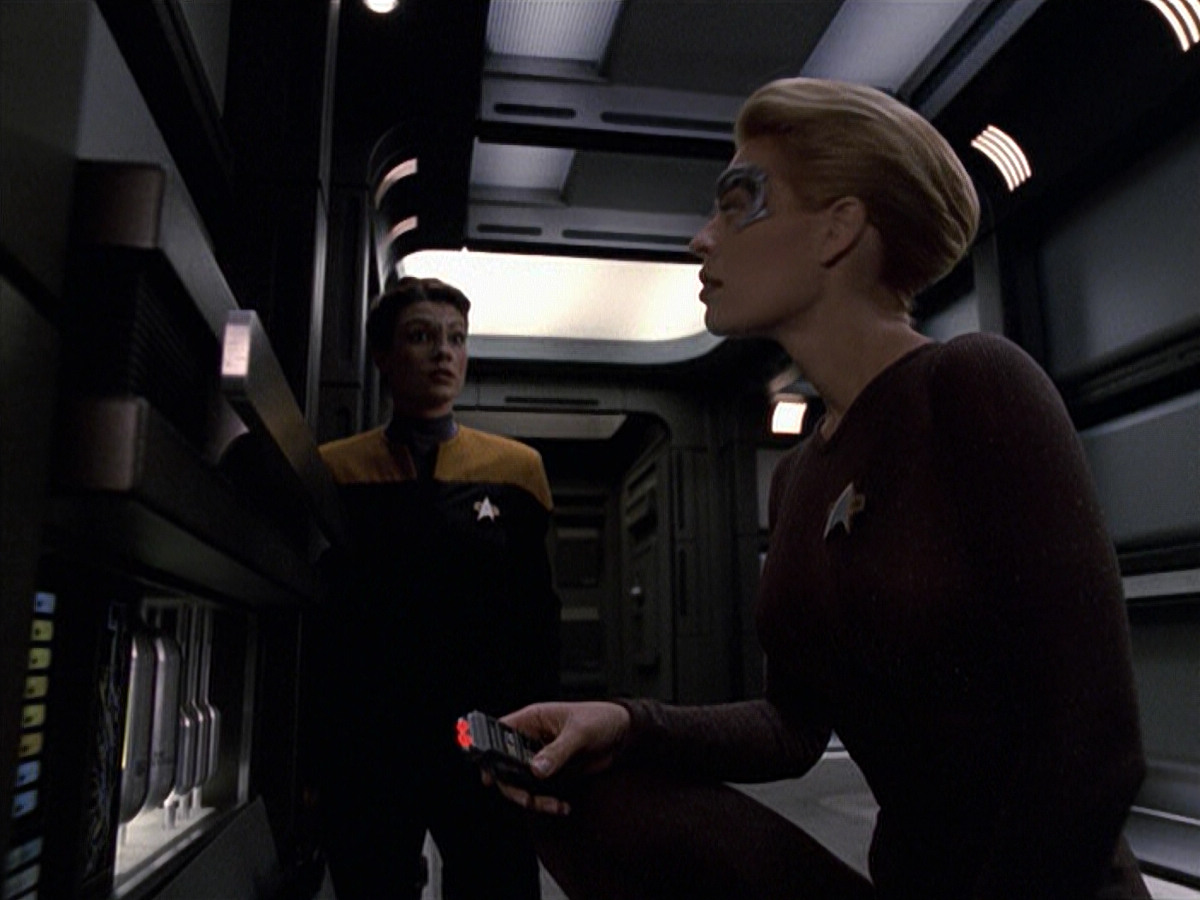 extant_StarTrek_VOY_6x25-TheHauntingOfDeckTwelve_01381.jpg