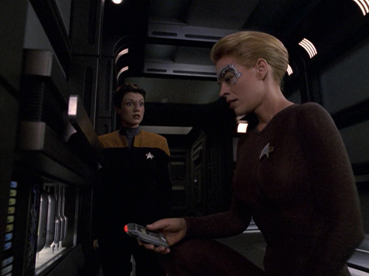 extant_StarTrek_VOY_6x25-TheHauntingOfDeckTwelve_01383.jpg