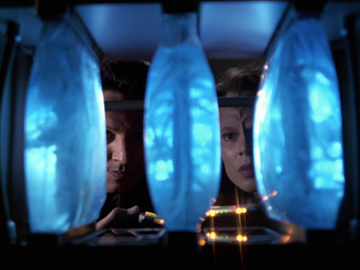 extant_StarTrek_VOY_6x25-TheHauntingOfDeckTwelve_01389.jpg