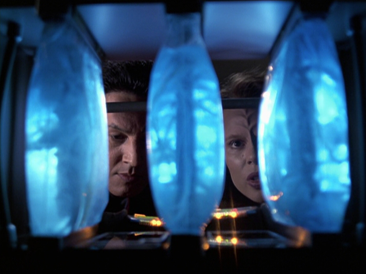extant_StarTrek_VOY_6x25-TheHauntingOfDeckTwelve_01392.jpg