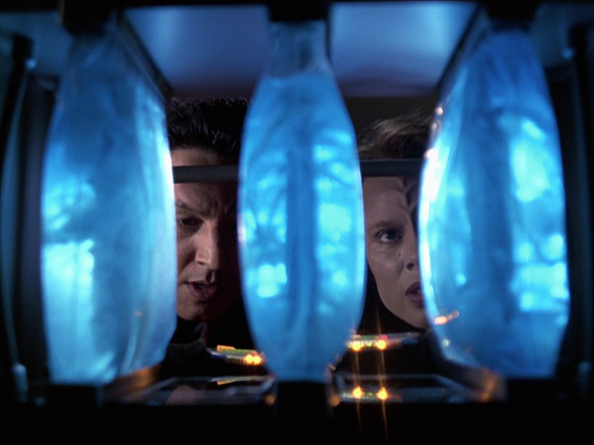 extant_StarTrek_VOY_6x25-TheHauntingOfDeckTwelve_01393.jpg