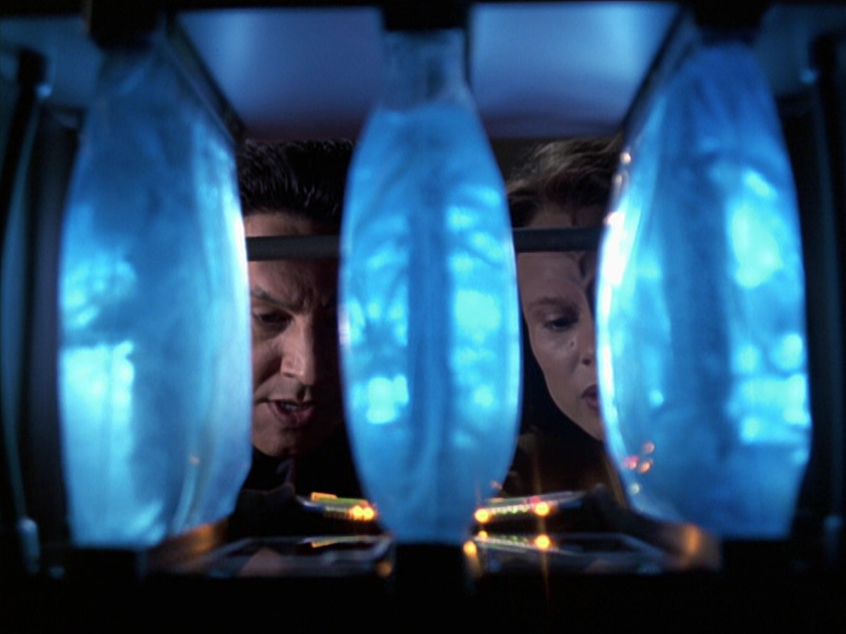 extant_StarTrek_VOY_6x25-TheHauntingOfDeckTwelve_01394.jpg