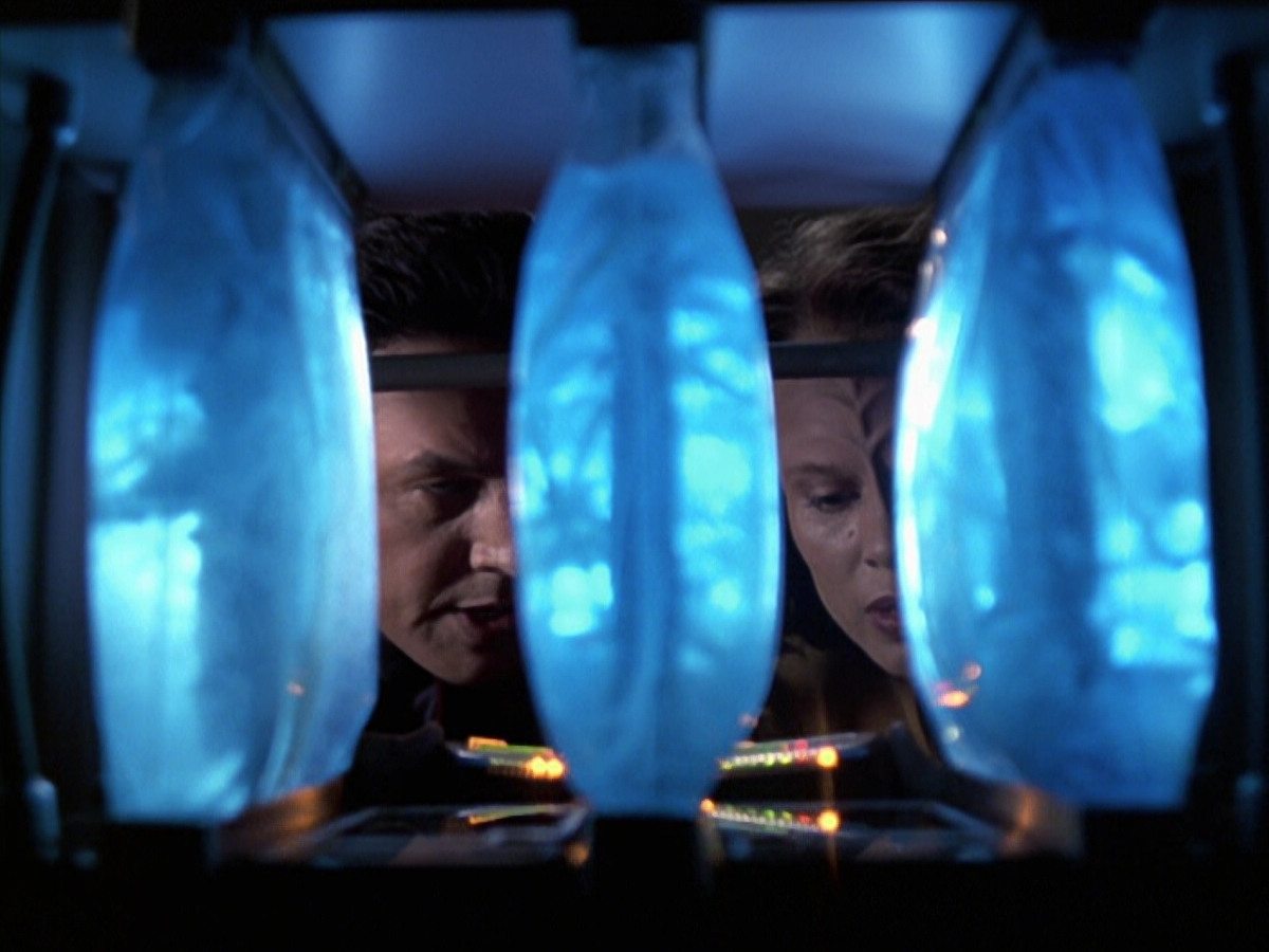 extant_StarTrek_VOY_6x25-TheHauntingOfDeckTwelve_01395.jpg